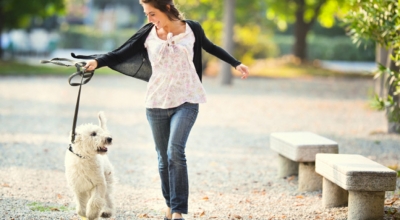 6 Χρήσιμες συμβουλές που θα βελτιώσουν τη βόλτα με το σκύλο σας